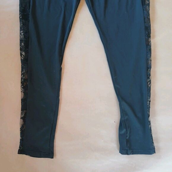 Stretchy Leggings With Floral Lace Side Cutouts Size 3XL Dark Romance - Picture 6 of 12